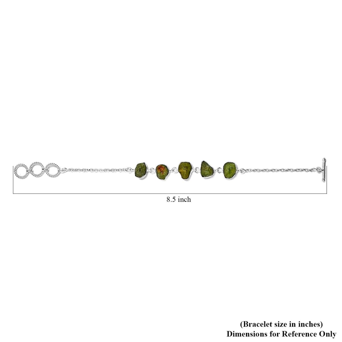 Artisan Crafted Rough Cut Arizona Peridot Toggle Clasp Bracelet in Sterling Silver (7.25 In) 22.60 ctw image number 3