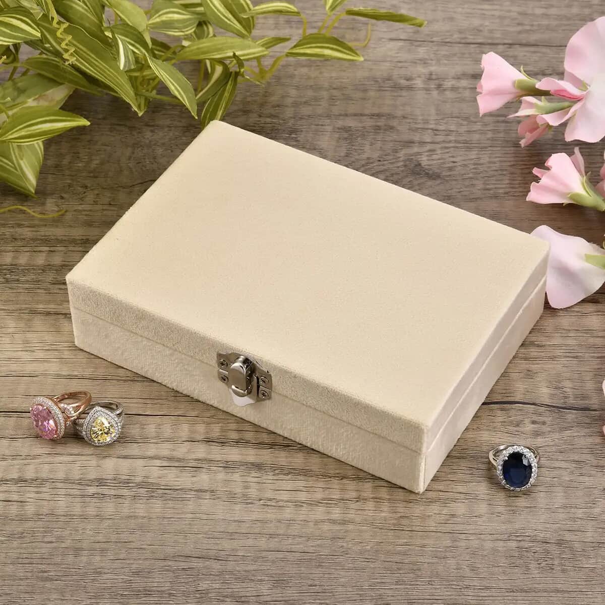 Beige Velvet Jewelry Box with 6pcs Manicure Set image number 1