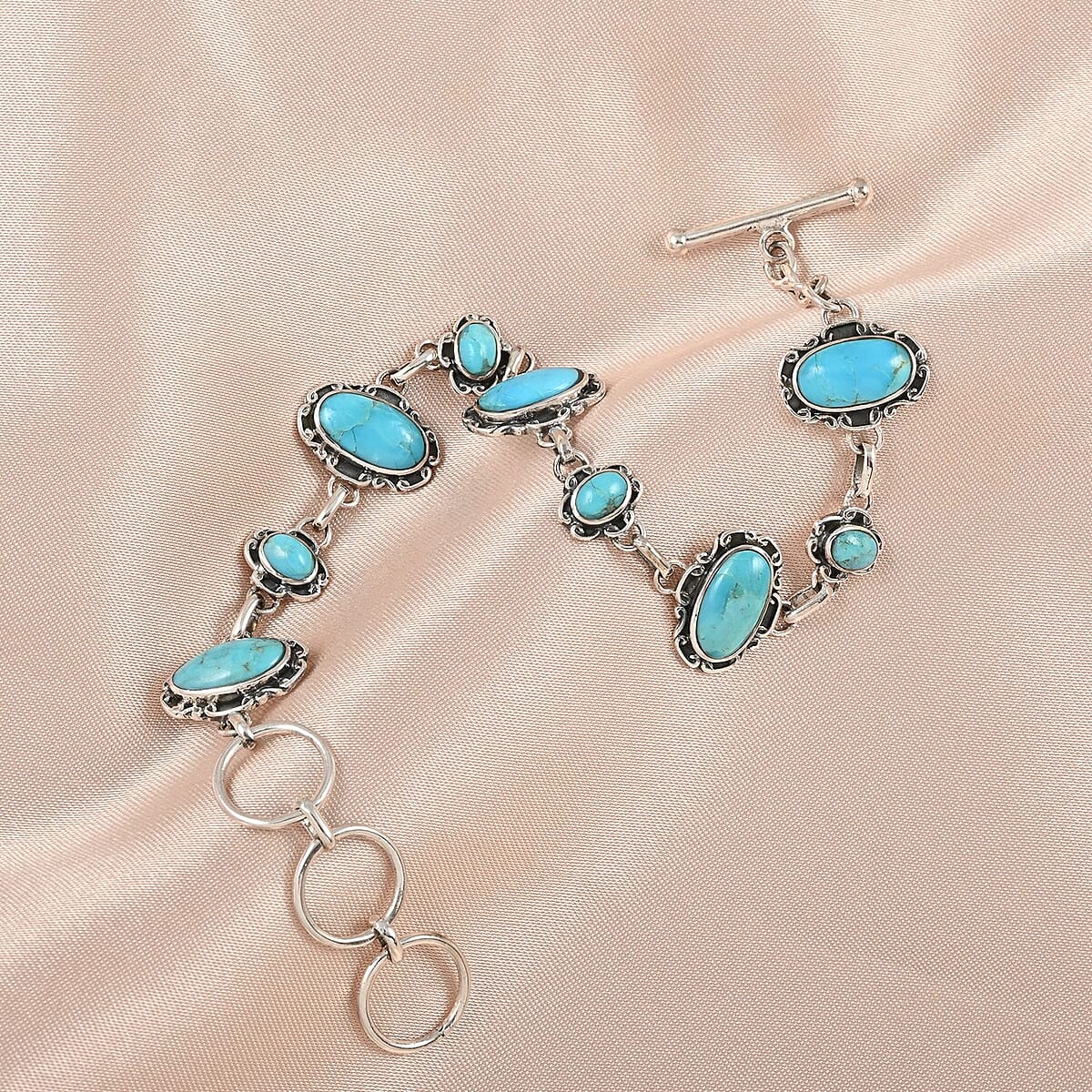 Santa Fe Style Kingman Turquoise Bracelet in Sterling Silver (7-8.0In) 9.50 Grams 4.00 ctw image number 1