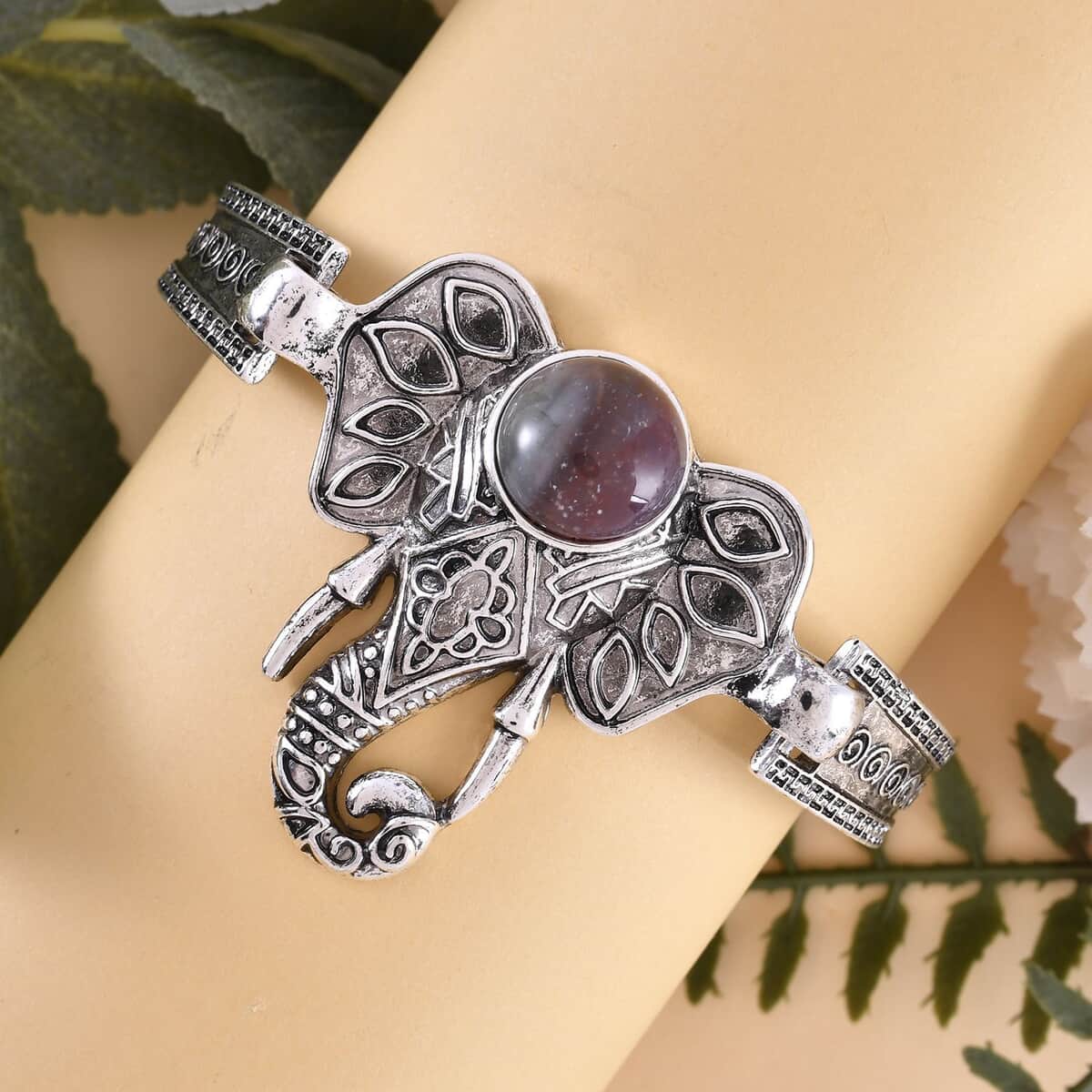 Indian Agate Elephant Bracelet in Silvertone (7-9In) 5.00 ctw image number 1