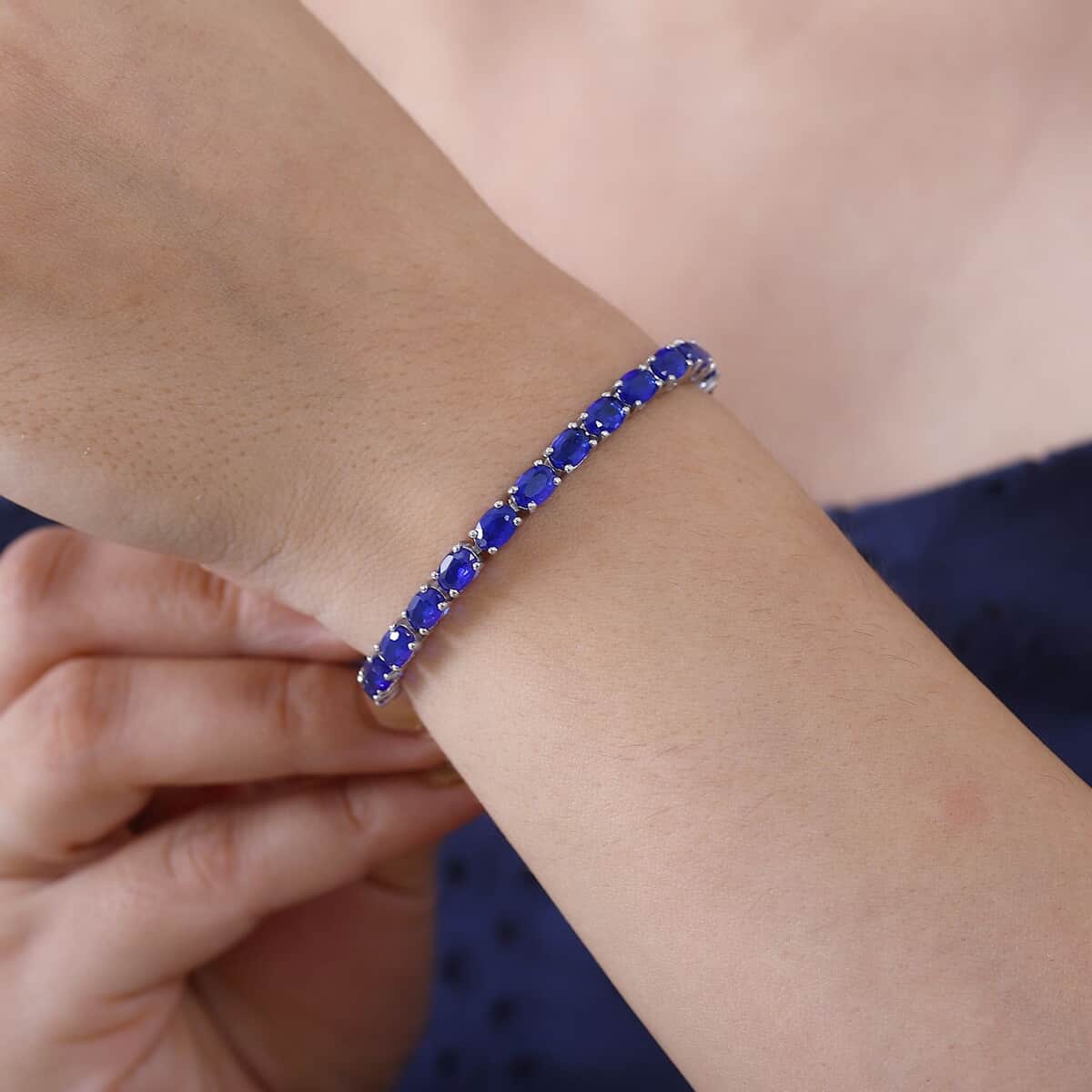 Tanzanian Blue Spinel and Natural Thai Black Spinel Tennis Bracelet in Platinum Over Sterling Silver (8.00 In) 11 Grams 16.00 ctw image number 2