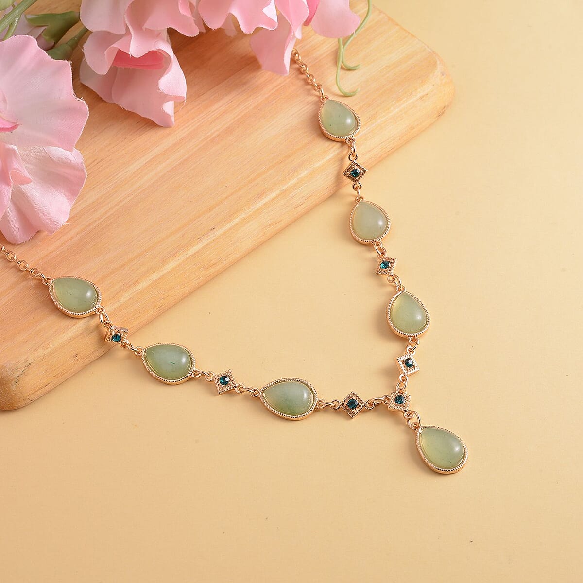 Green Aventurine and Neon Green Austrian Crystal Necklace 20-22 Inches in Goldtone 49.00 ctw image number 1