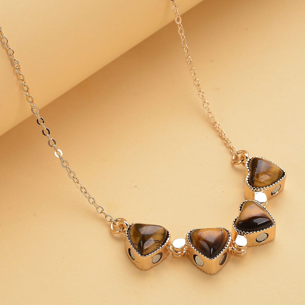 Yellow Tiger's Eye Four-leaf Clover Necklace 20-22 Inches in Goldtone 35.00 ctw image number 2