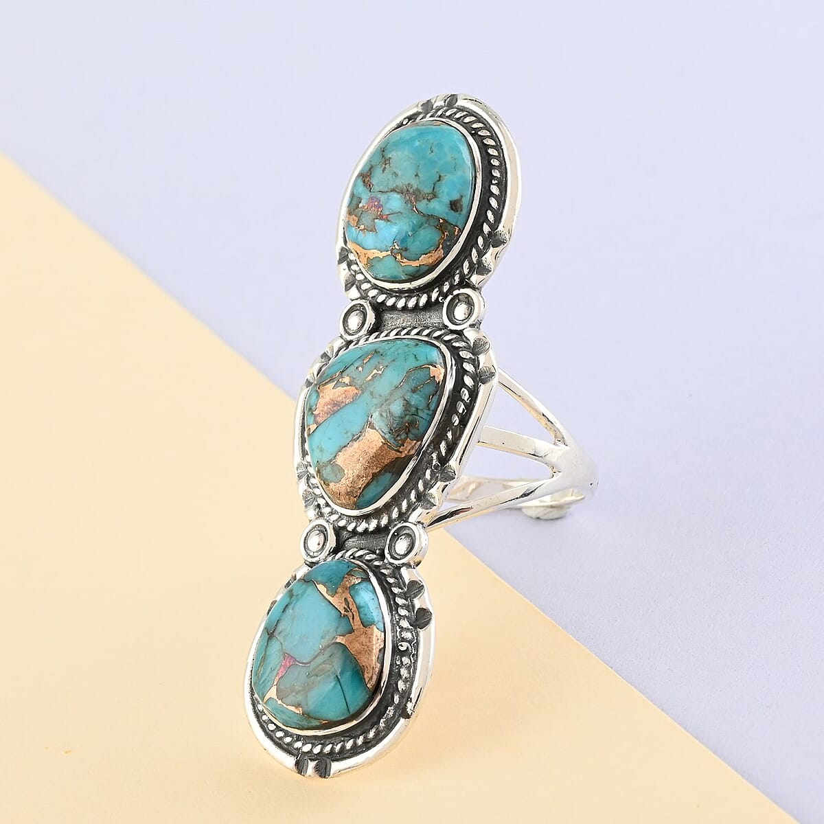 Santa Fe Style Mojave Turquoise 3 Stone Ring in Sterling Silver (Size 7.0) 8.90 Grams 5.00 ctw image number 1