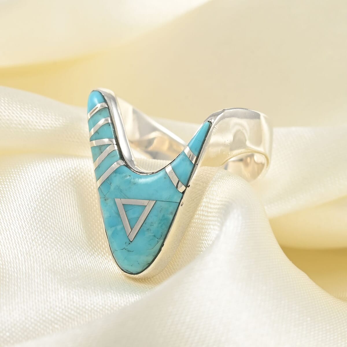 Santa Fe Style Kingman Turquoise Asymmetrical Ring in Sterling Silver (Size 10.0) 1.50 ctw image number 1
