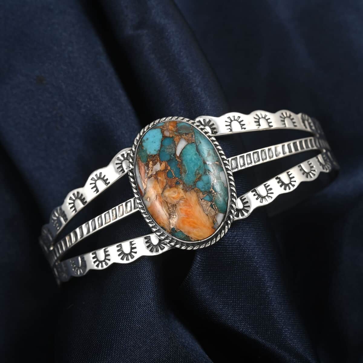 SANTA FE Style Mojave Turquoise Cuff Bracelet in Sterling Silver (6.50 In) 20.2 Grams 18.00 ctw image number 1