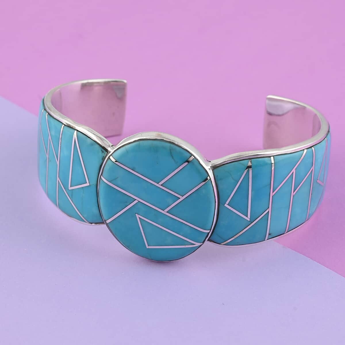 SANTA FE Style Turquoise Cuff Bracelet in Sterling Silver (6.50 In) 40.10 Grams 3.50 ctw image number 1