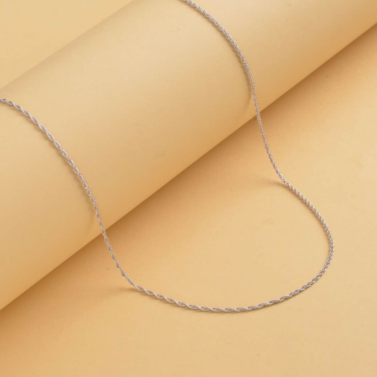 950 Platinum Rope Chain Necklace 18 Inches 2.97 Grams image number 1