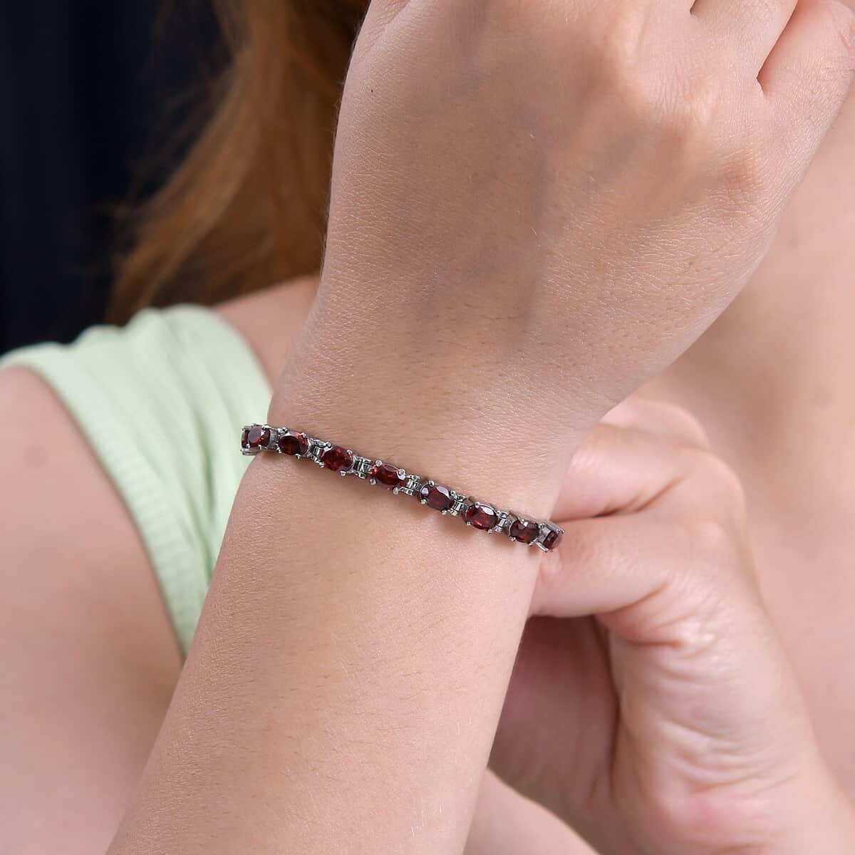Mozambique Garnet Paper Clip Chain Bracelet in Platinum Bond and Stainless Steel (6.50 In) 5.25 ctw image number 2
