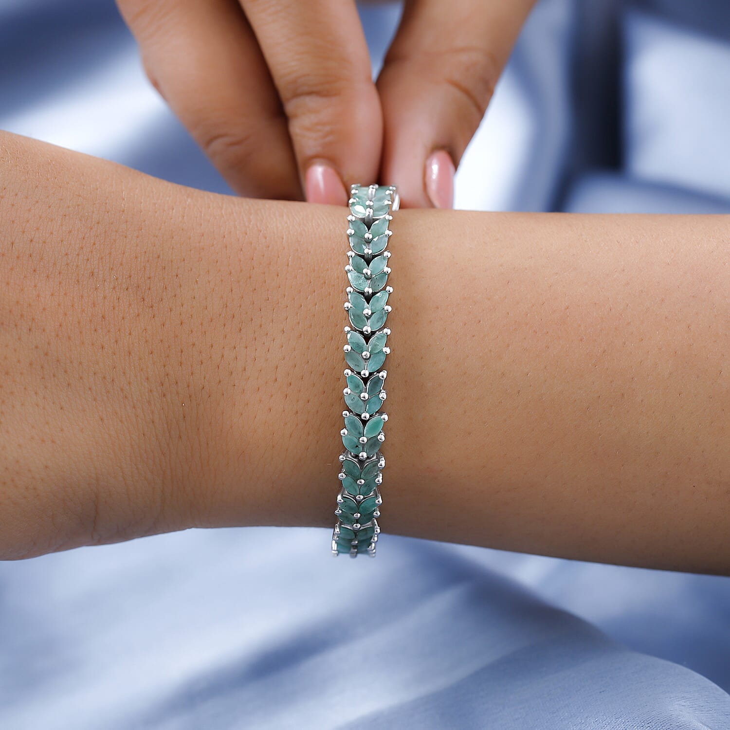 Brazilian Emerald / 6.50 inches - Product card gallery slide 3 (10144627360027)