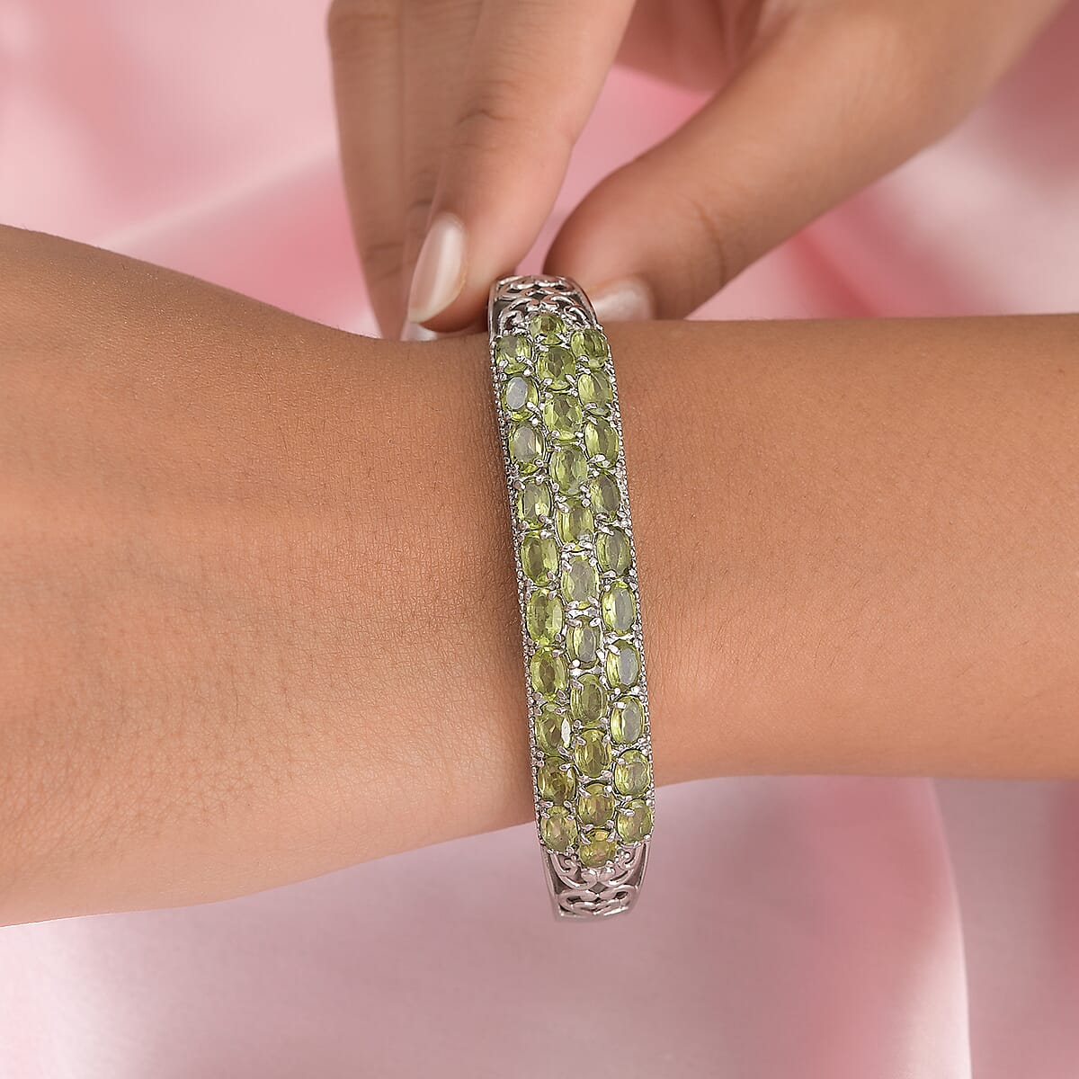 Peridot 16.00 ctw Bangle Bracelet in Stainless Steel (8.00 In) image number 2