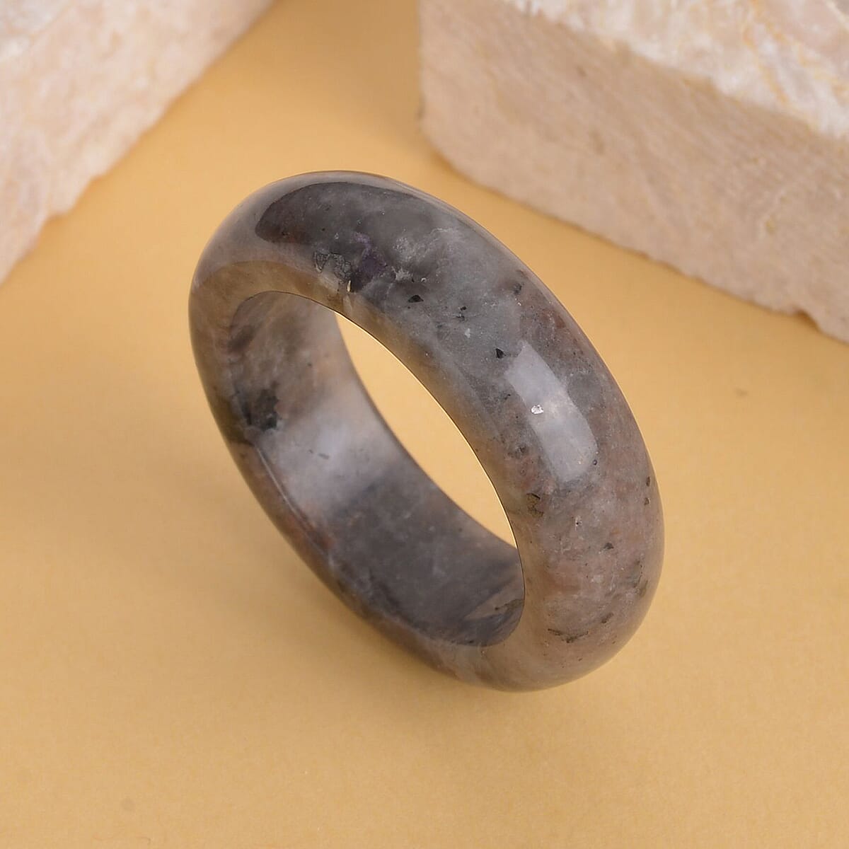 Natural Yooperlite Band Ring (Size 7.50) with Free UV Torch 22.00 ctw image number 1