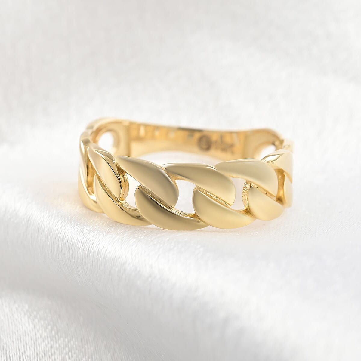 Vegas Closeout Deal 10K Yellow Gold Curb Ring (Size 7.5) 1.70 Grams image number 1