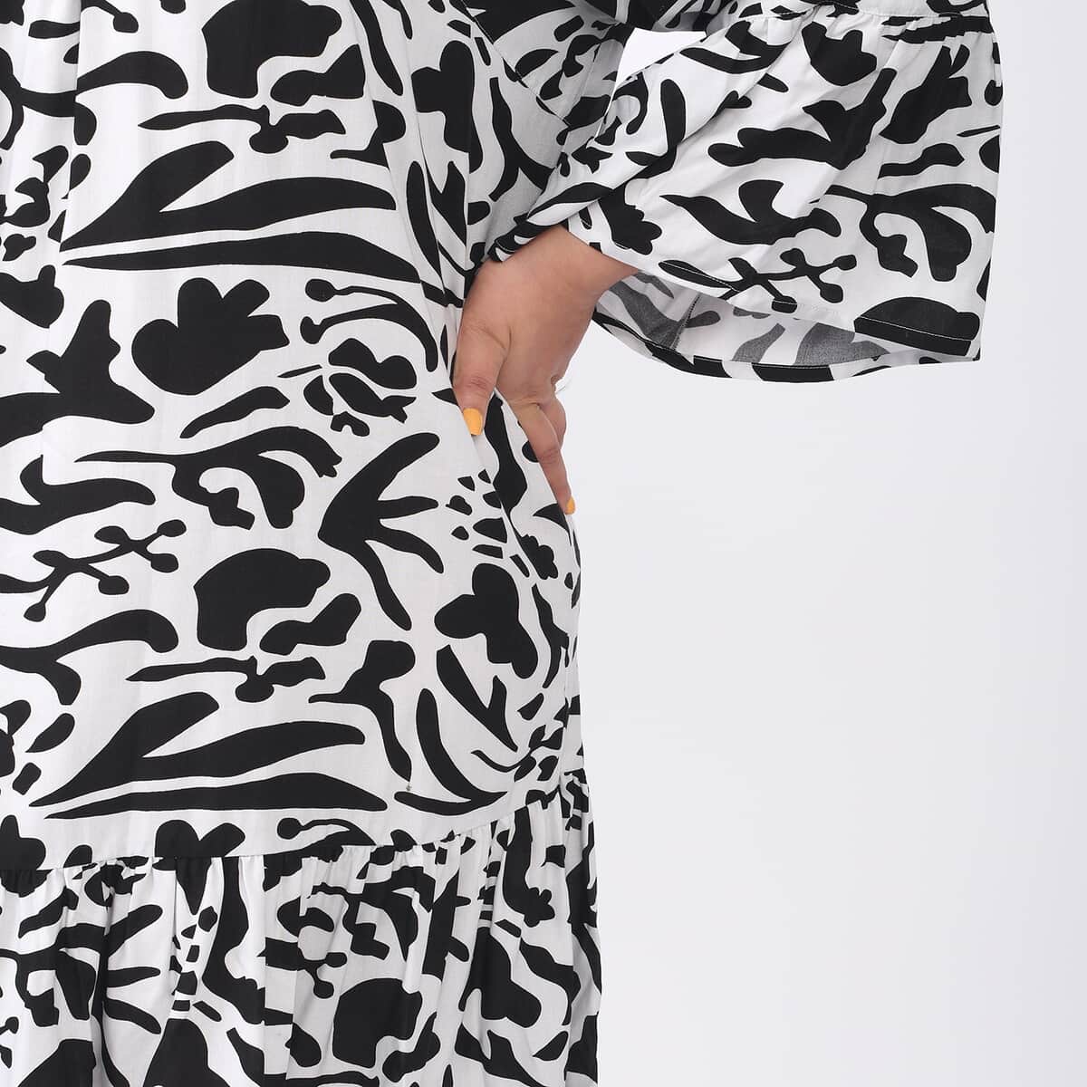 Tamsy Black and White Floral Dress with Flounce Sleeve - One Size Plus image number 4