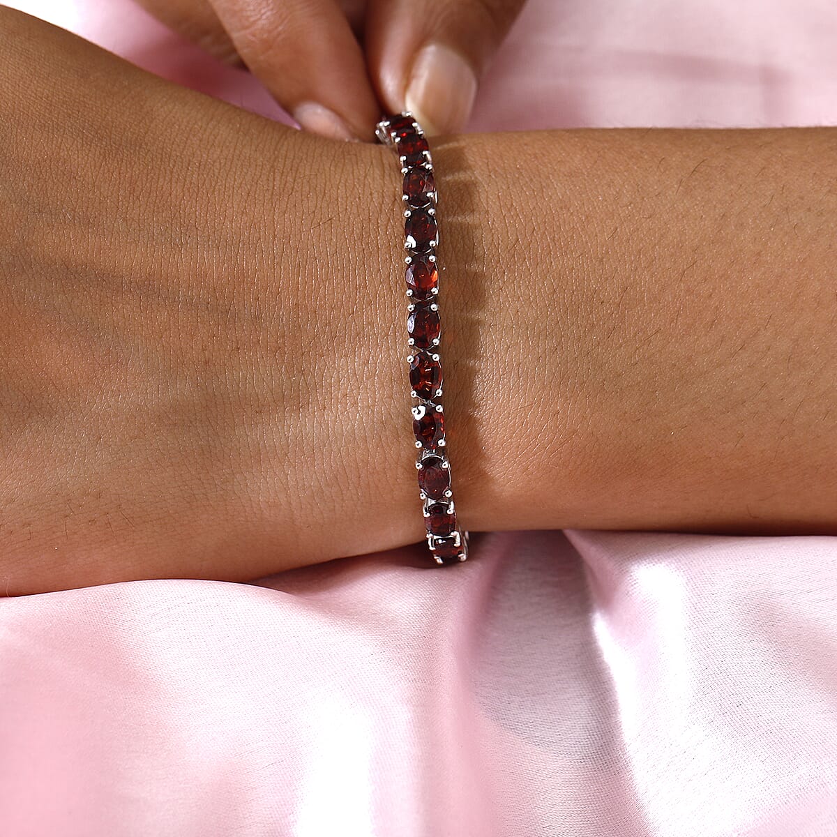 Mozambique Garnet and Simulated Diamond Tennis Bracelet in Platinum Over Sterling Silver (7.25 In) 8.80 Grams 15.85 ctw image number 2
