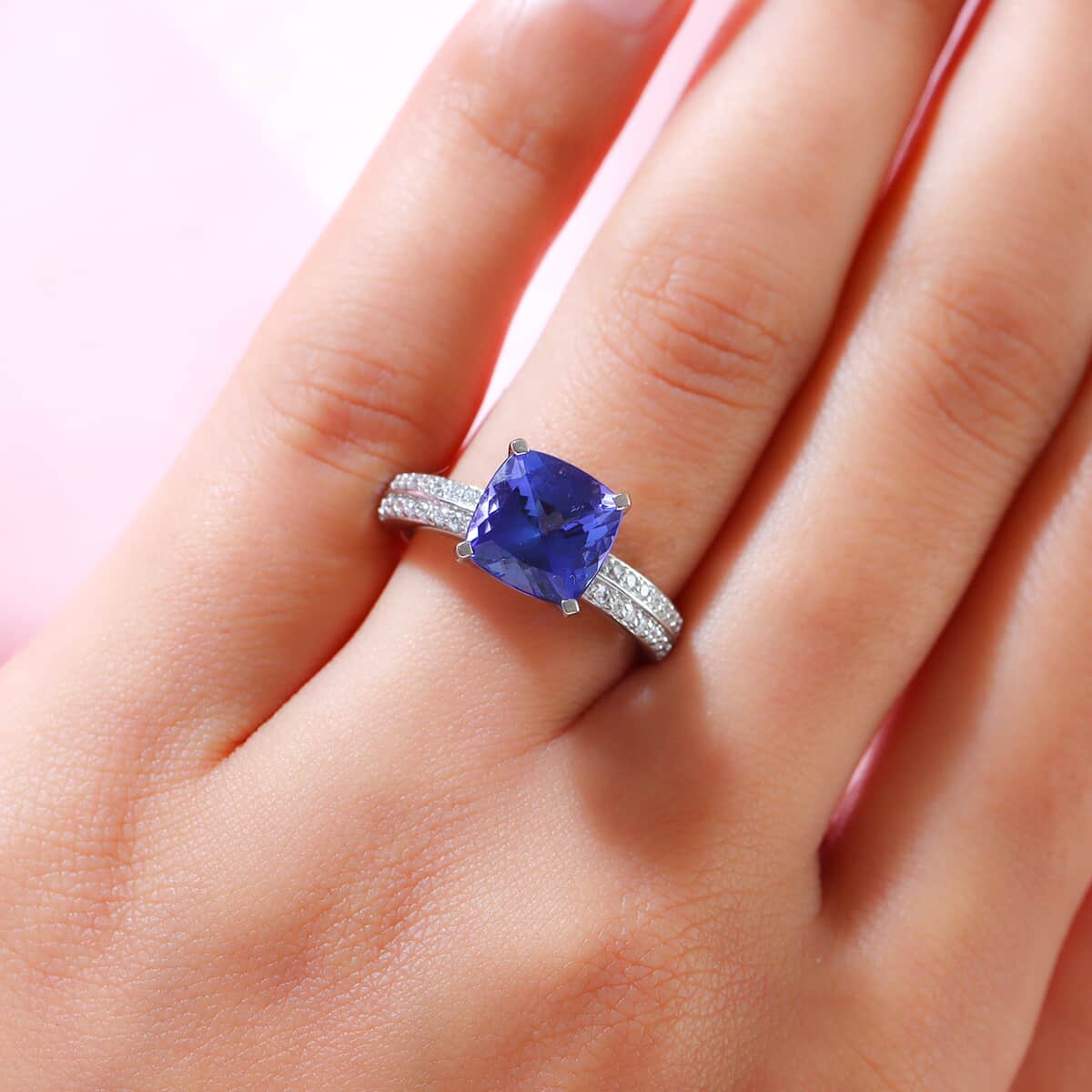 One Of A Kind Iliana 18K White Gold AAA Tanzanite and G-H SI Diamond Ring (Size 7.0) 4.35 Grams 4.20 ctw image number 2