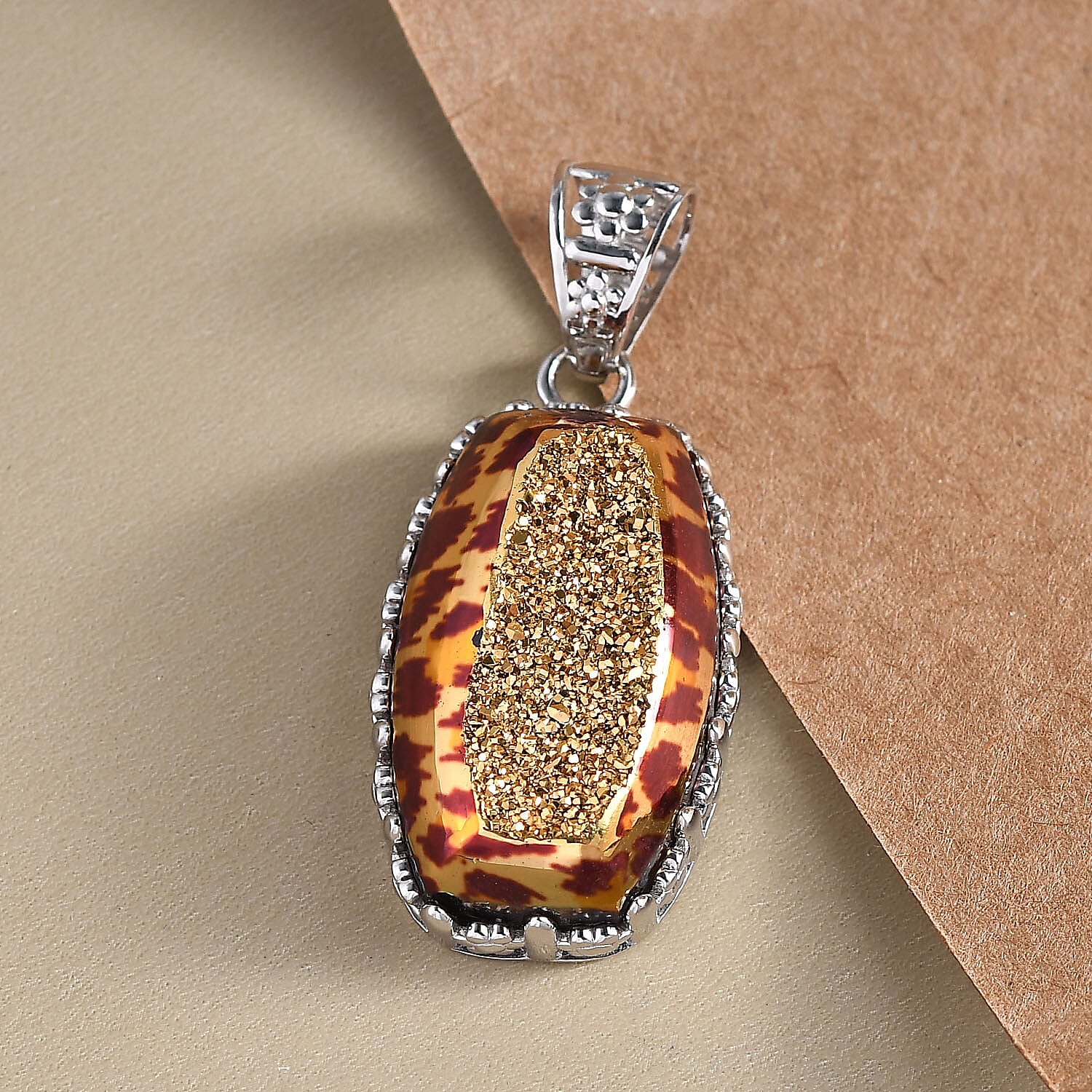 Cushion - Product card gallery slide 2 (10144618479899)