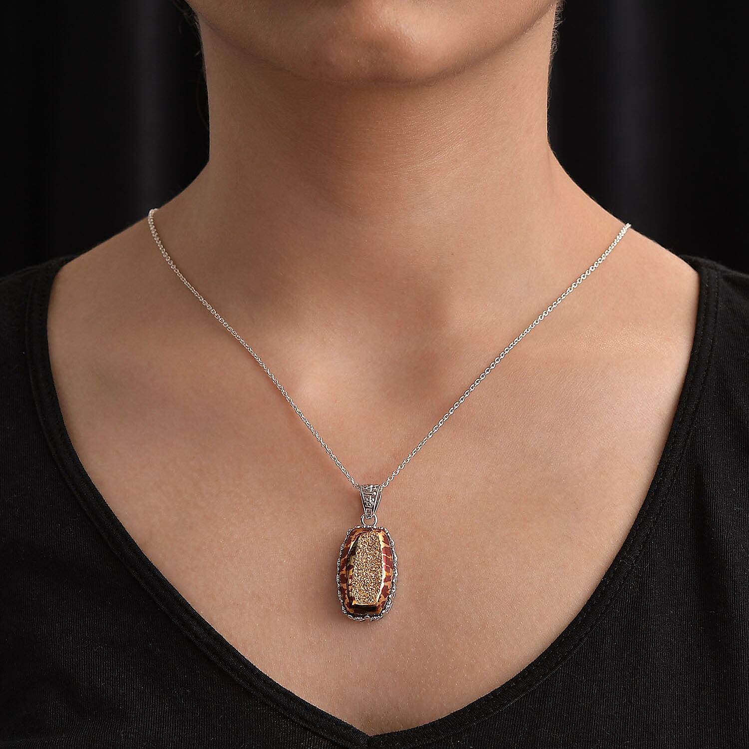 Cushion - Product card gallery slide 3 (10144618479899)