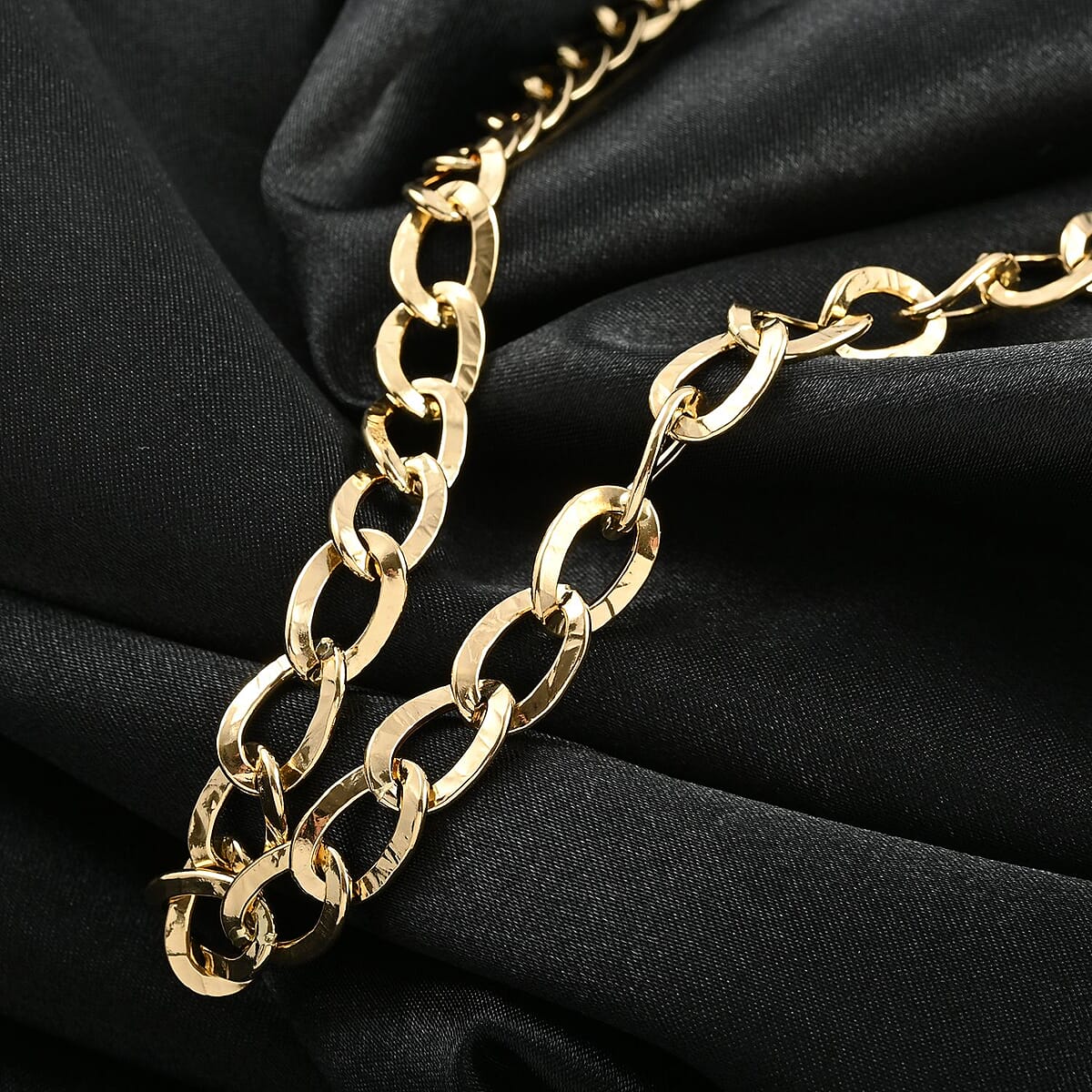 Doorbuster Maestro Gold Collection Italian 18K Yellow Gold Antico Oro Hammered Bold Curb Necklace 18-20 Inches 9.51 Grams image number 1