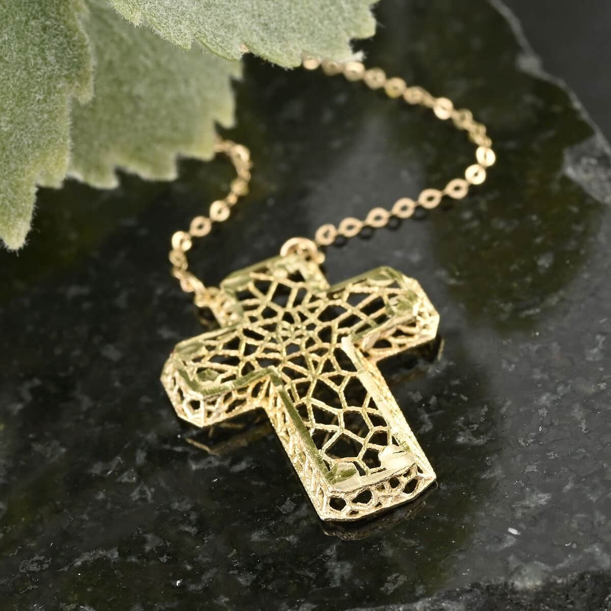 Maestro Gold Collection Italian 10K Yellow Gold Filigree Cross Necklace 18-20 Inches 1.40 Grams image number 1