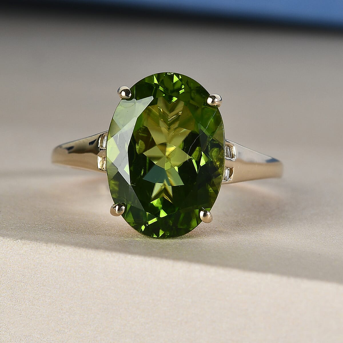 Luxoro 10K Yellow Gold Premium Peridot and Diamond Solitaire Ring (Size 8.0) 6.25 ctw image number 1