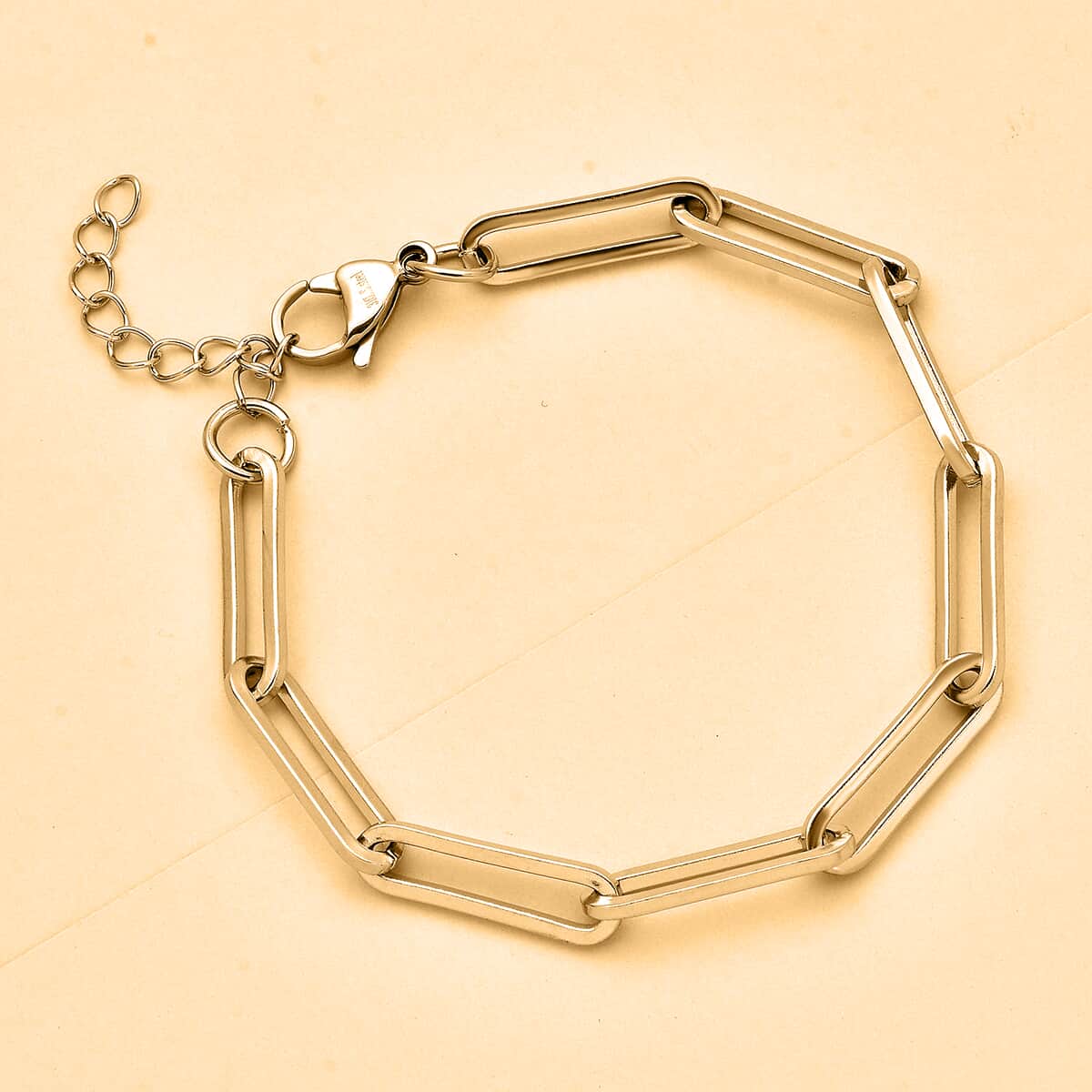 Paper Clip Chain Bracelet in ION Plated Yellow Gold Stainless Steel (7.50-9.50In) image number 1