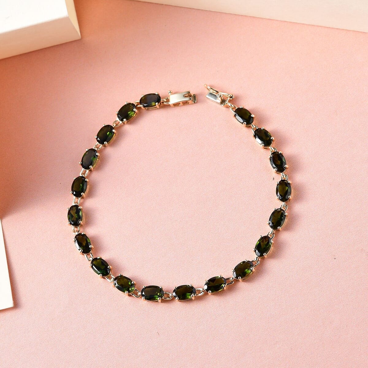 Luxoro 10K Yellow Gold AAA Tanzanian Chrome Tourmaline Link Bracelet (6.50 In) 7.90 ctw image number 1