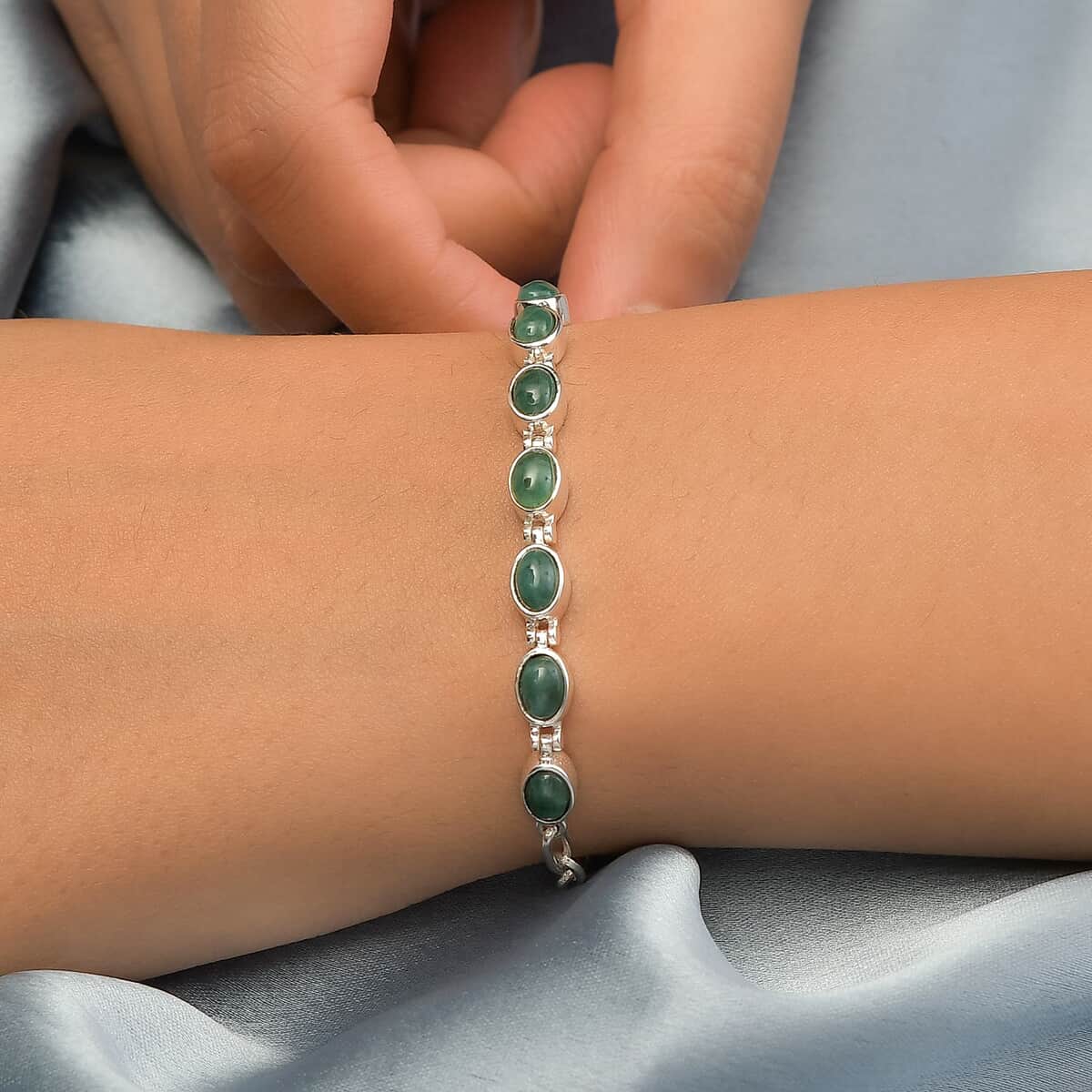 Artisan Crafted AMERICAN Natural Sleeping Beauty Turquoise Bracelet in Sterling Silver (7.25 In) (7 g) g 2.65 ctw image number 2