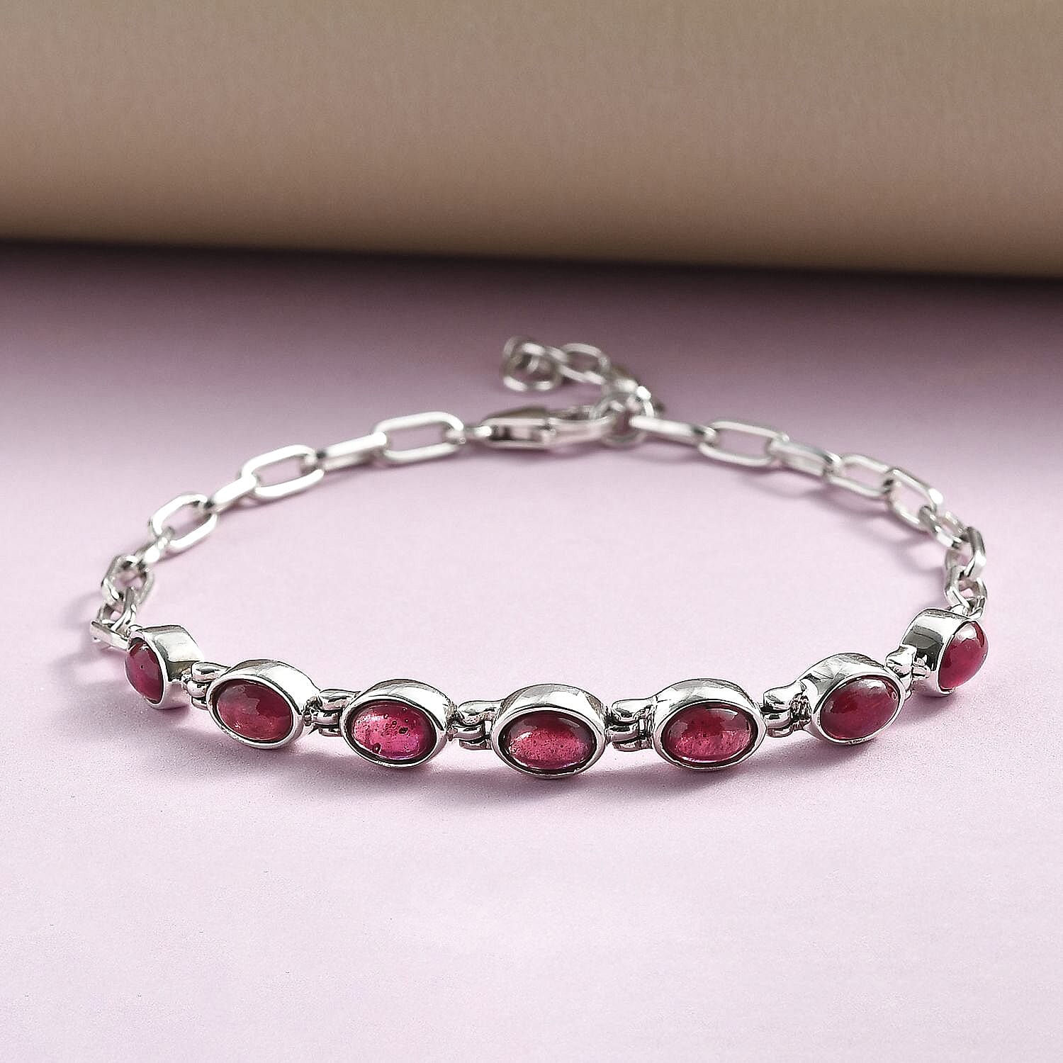 Niassa Ruby - Product card gallery slide 2 (9431440490751)