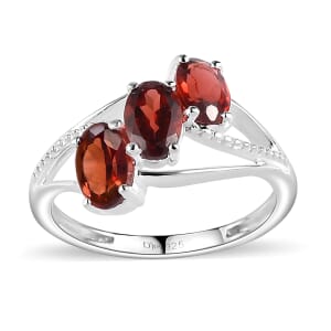Mozambique Garnet 3 Stone Ring in Sterling Silver (Size 9.0) 1.70 ctw