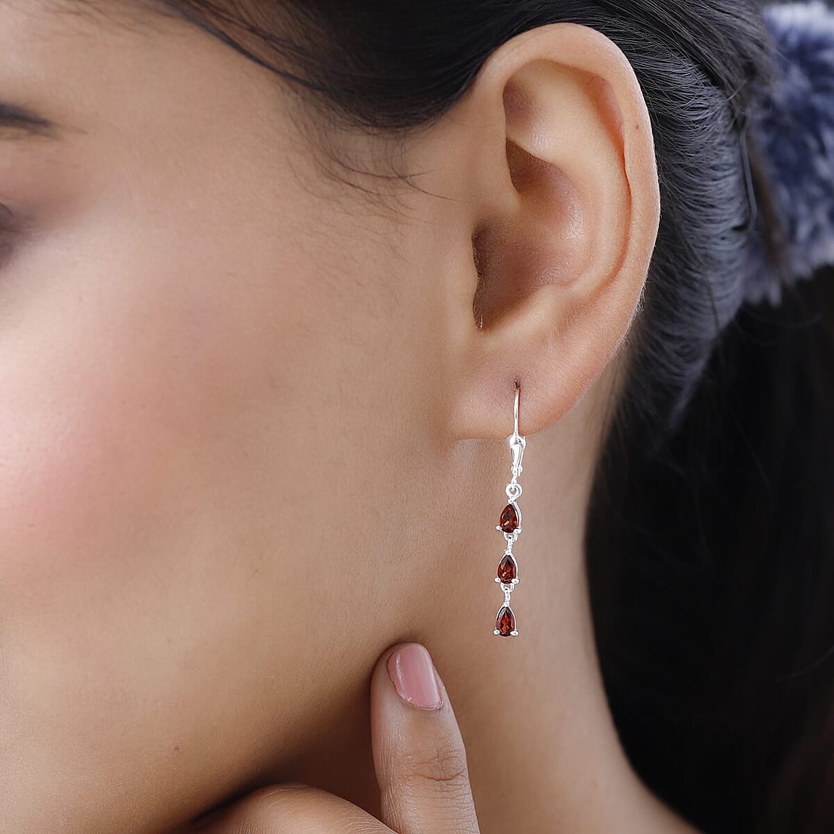 Mozambique Garnet Dangling Earrings in Sterling Silver 1.00 ctw image number 2