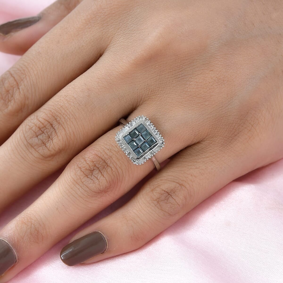 Narsipatnam Alexandrite and Diamond 1.30 ctw Ring in Platinum Over Sterling Silver (Size  9.0) image number 2