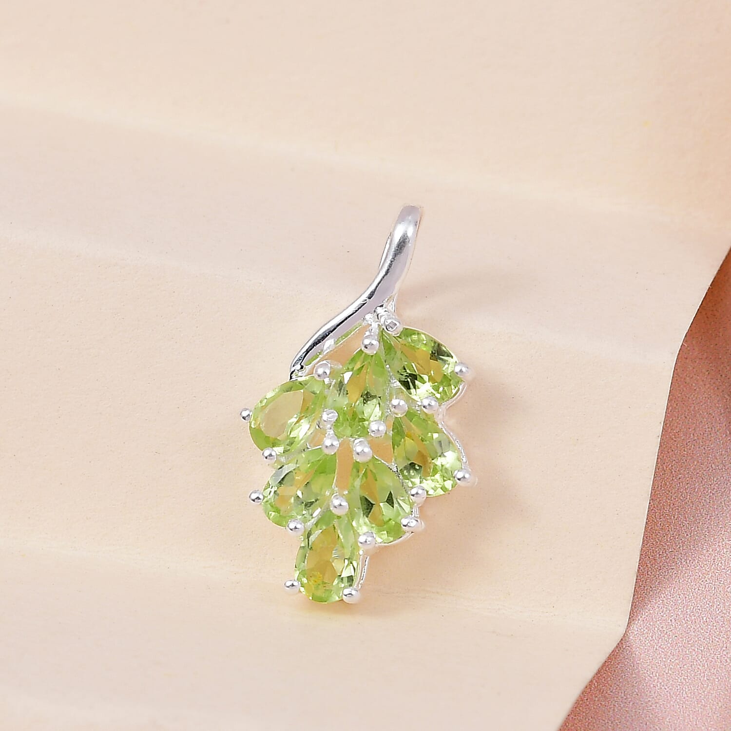 Peridot Pendant in Sterling Silver 1.65 ctw