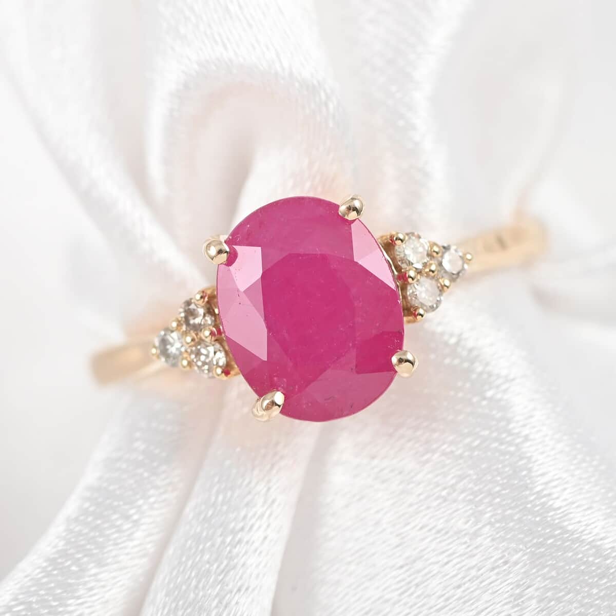 LUXORO 10K Yellow Gold AAA Mozambique Ruby and G-H I2 Diamond Ring (Size 6.0) 2.30 ctw image number 1