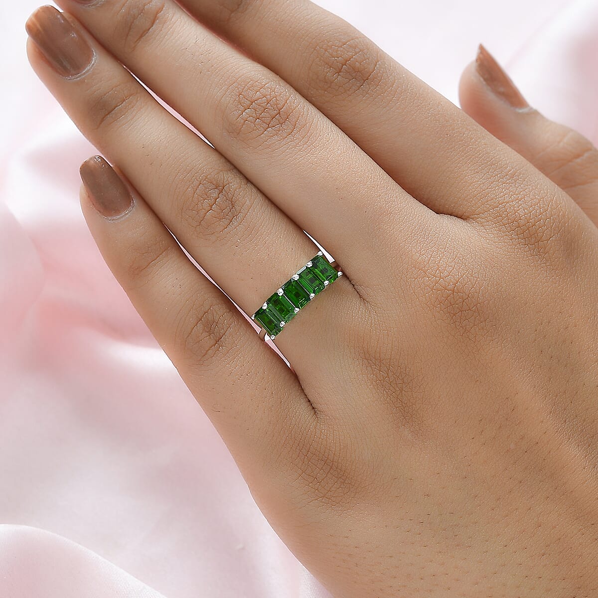 Chrome Diopside 5 Stone Ring in Sterling Silver (Size 8.0) 1.50 ctw image number 2