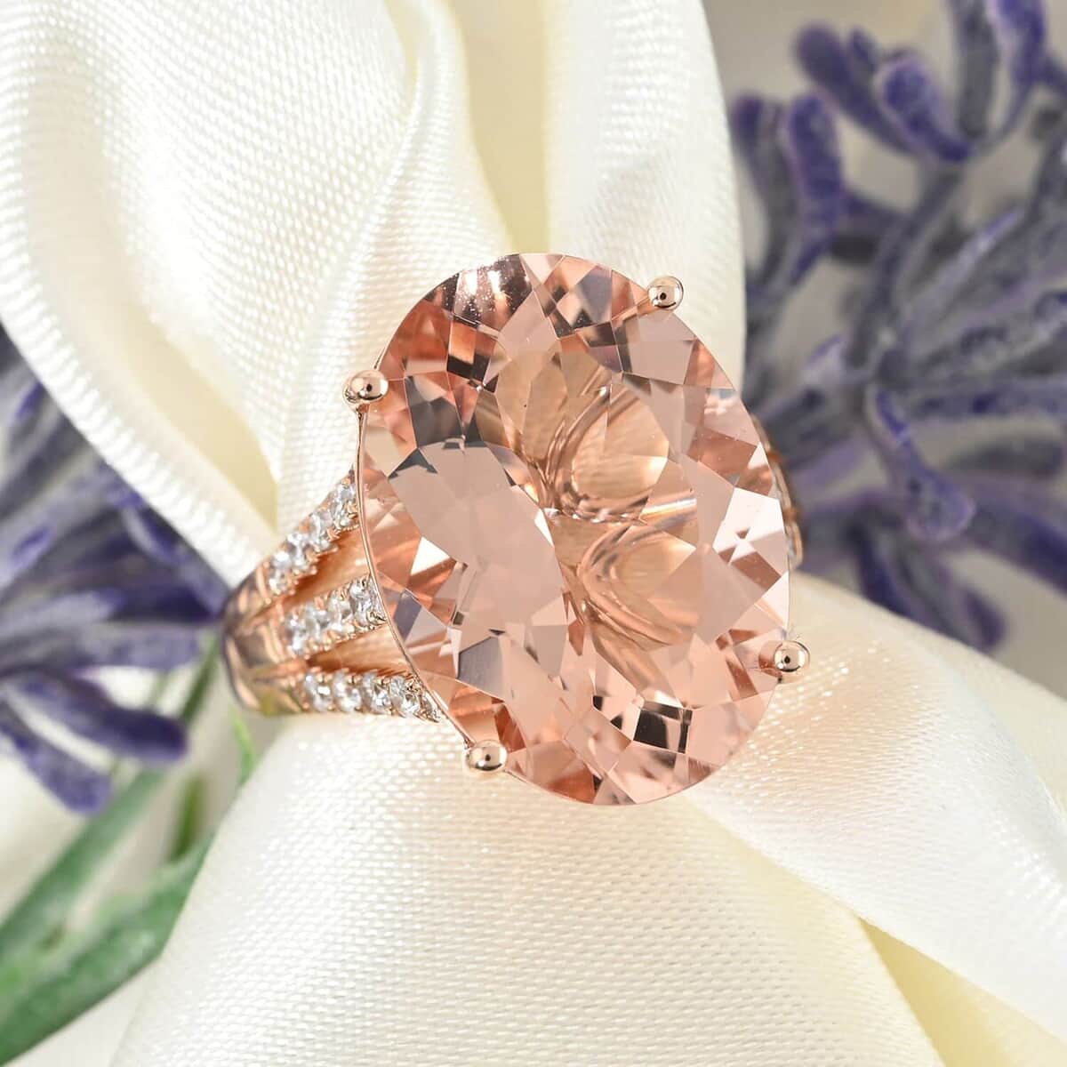 Certified and Appraised Iliana 18K Rose Gold AAA Marropino Morganite and G-H I1 Diamond Split Shank Ring (Size 9.0) 6.40 Grams 11.80 ctw image number 1