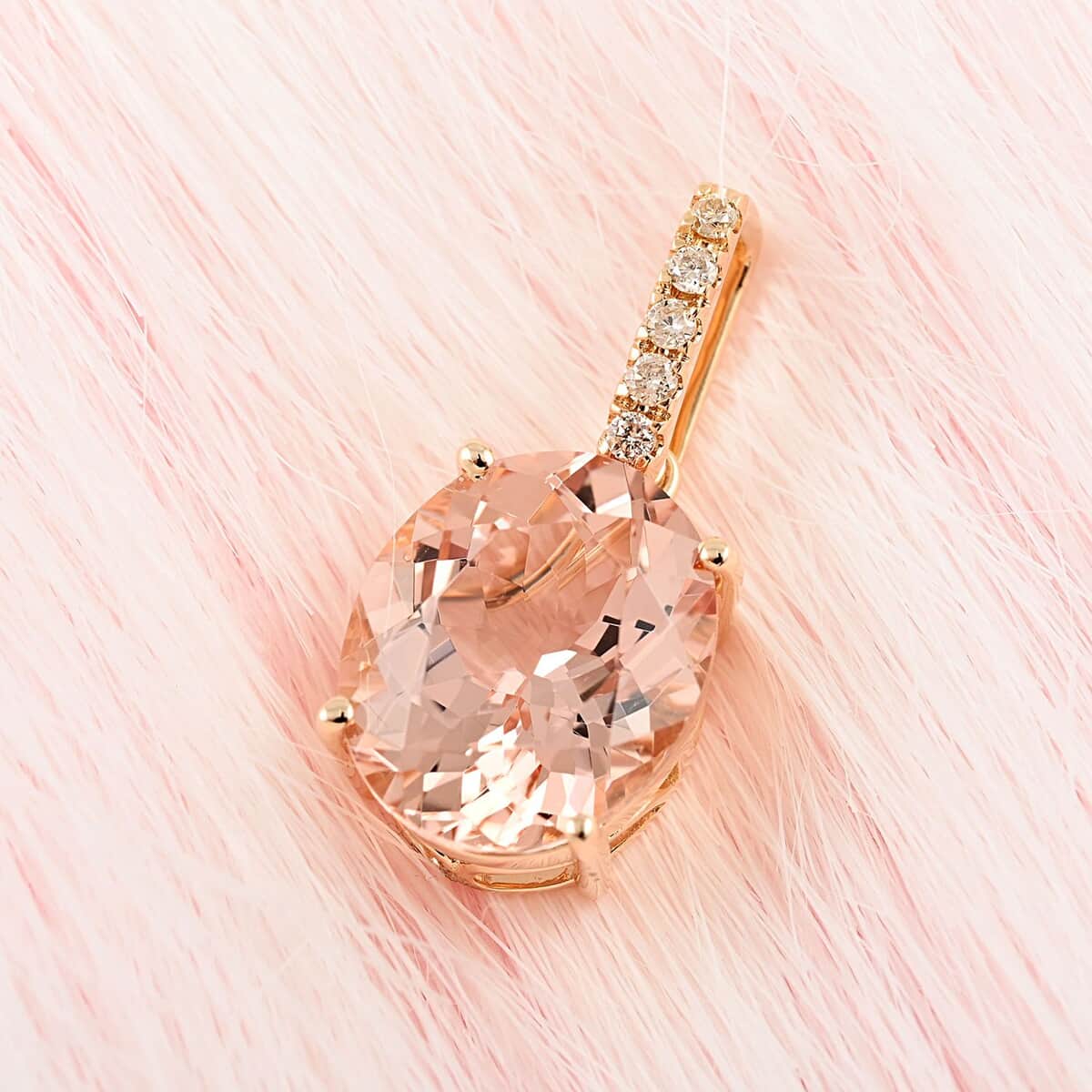 Certified and Appraised Luxoro 14K Yellow Gold AAA Marropino Morganite and G-H I1 Diamond Accent Pendant 3.30 ctw image number 1