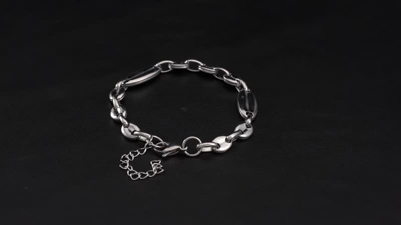 Doorbuster Pig Nose Chain Bracelet in Stainless Steel (8-9.50In)