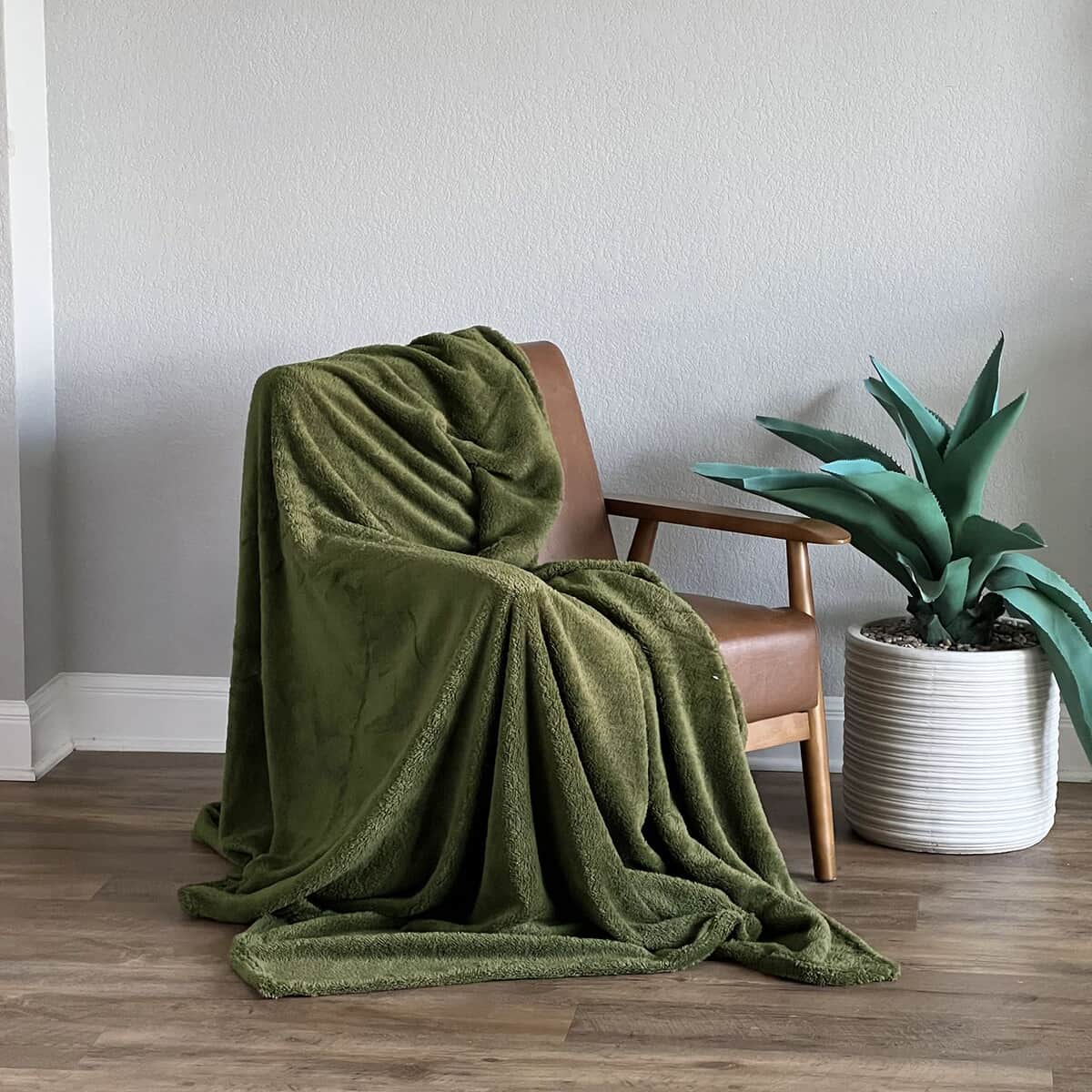 Olive Stock solid sherpa throw image number 0