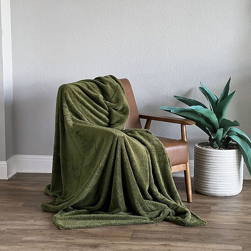 Olive Stock solid sherpa throw