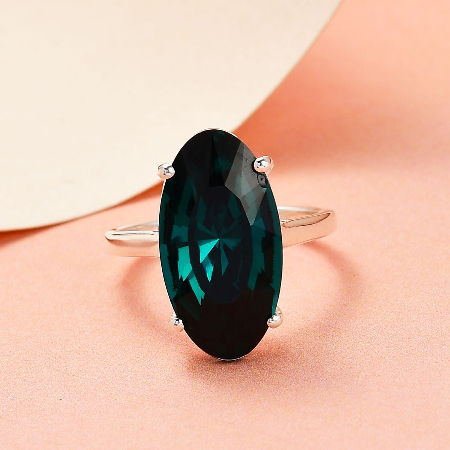 Emerald Crystal Solitaire Ring in Sterling Silver (Size 10.0)