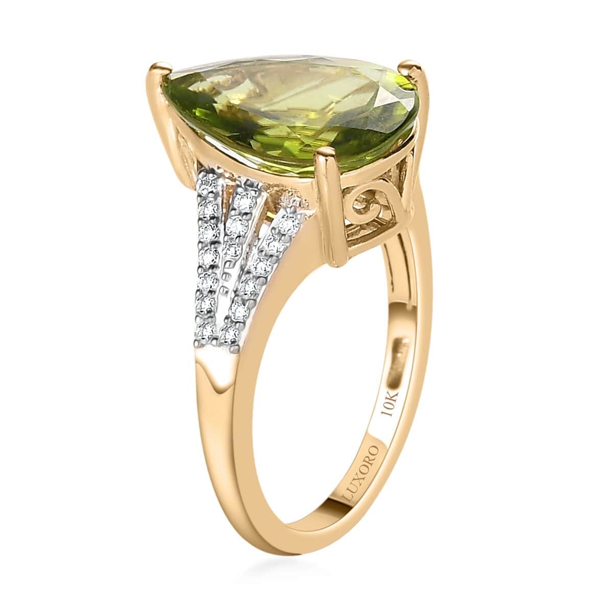 Luxoro 10K Yellow Gold Premium Peridot and Moissanite Ring (Size 7.0) 3.25 Grams 5.00 ctw image number 3