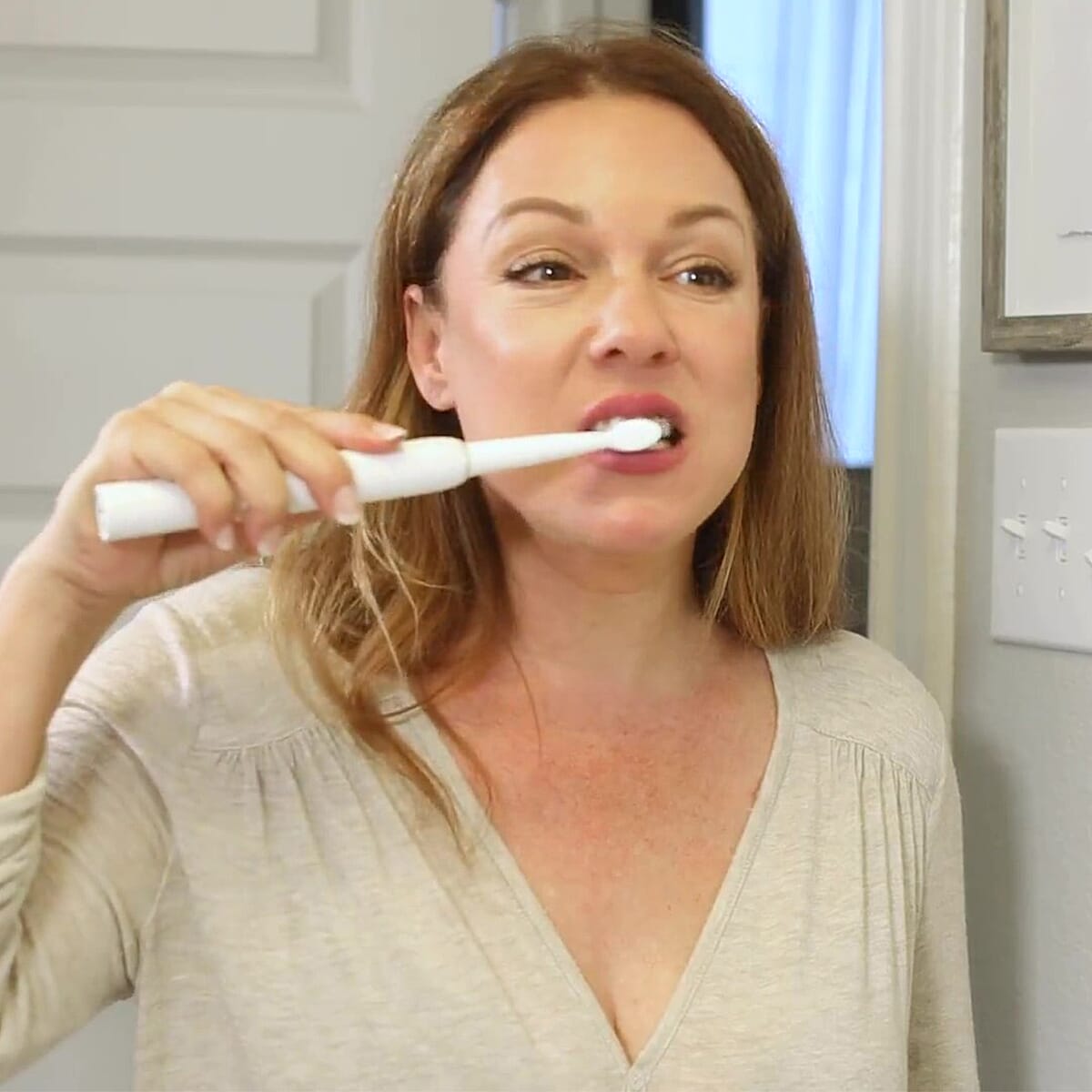 Fine Life Products Sonic Electric Toothbrush with 4 Brush Head - Rose Gold image number 1