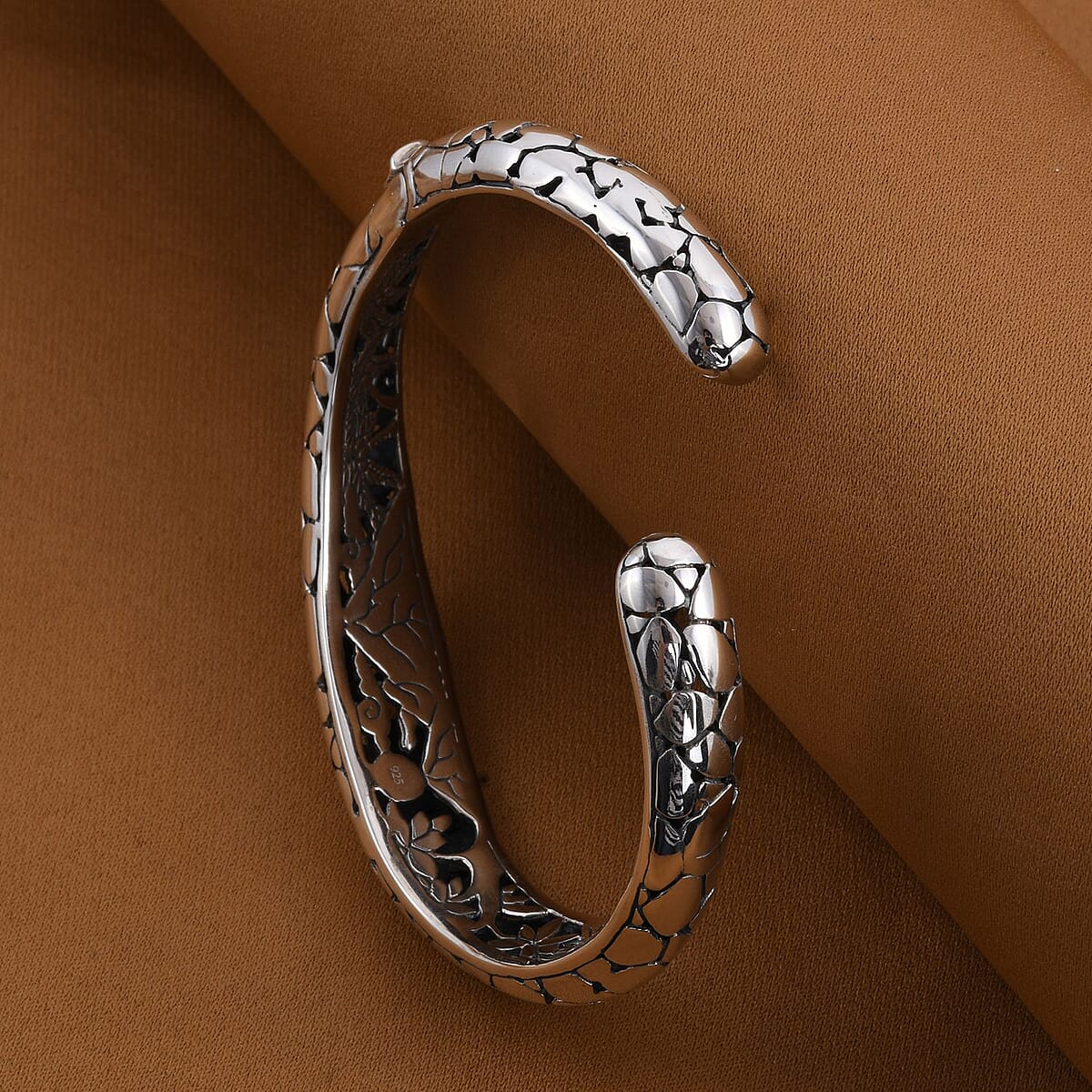 Bali Legacy Sterling Silver Cuff Bracelet (7.25 In) 31.75 Grams image number 1