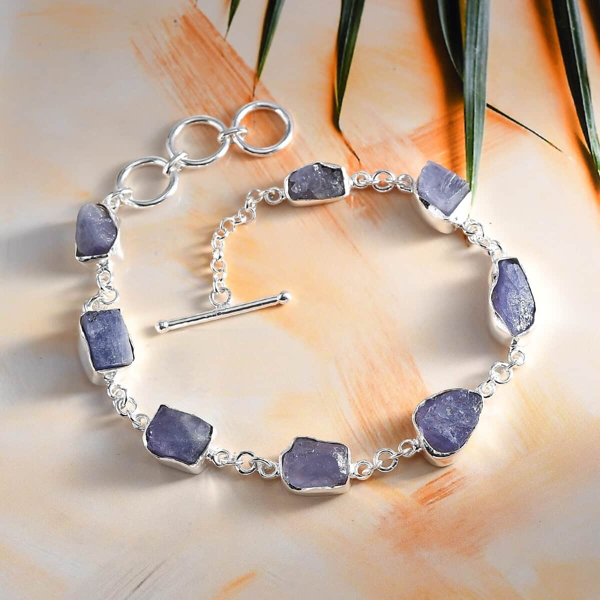 Artisan Crafted Rough Cut Tanzanite Toggle Clasp Bracelet in Sterling Silver (7.25-8In) 19.20 ctw image number 1