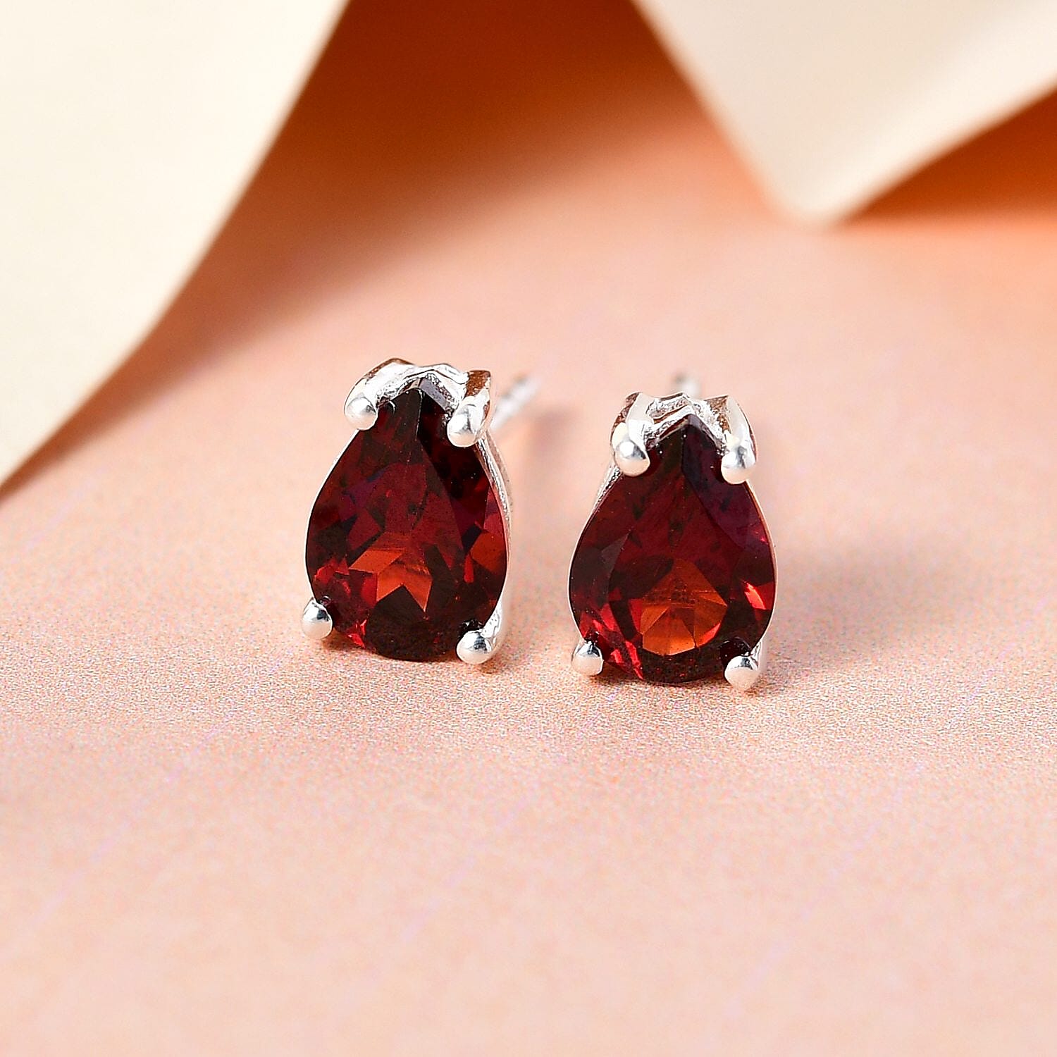 Mozambique Garnet - Product card gallery slide 4 (10144649609499)