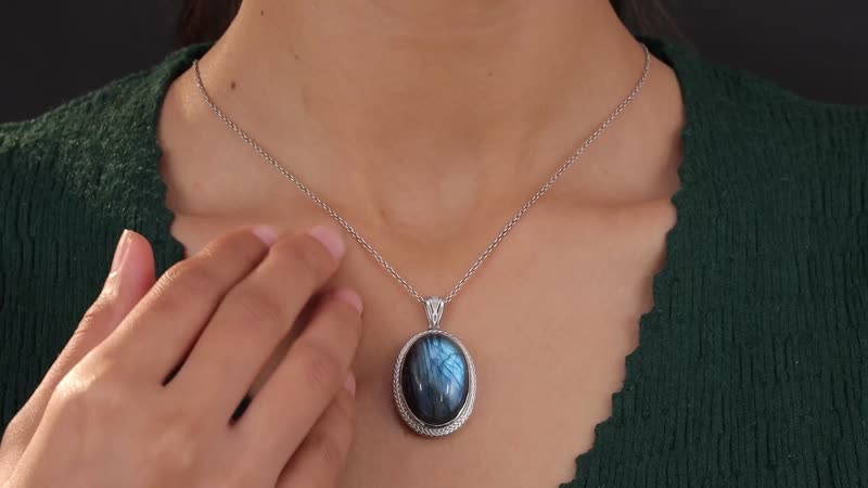 Malagasy Labradorite Solitaire Pendant in Platinum Over Copper with Magnet 25.00 ctw