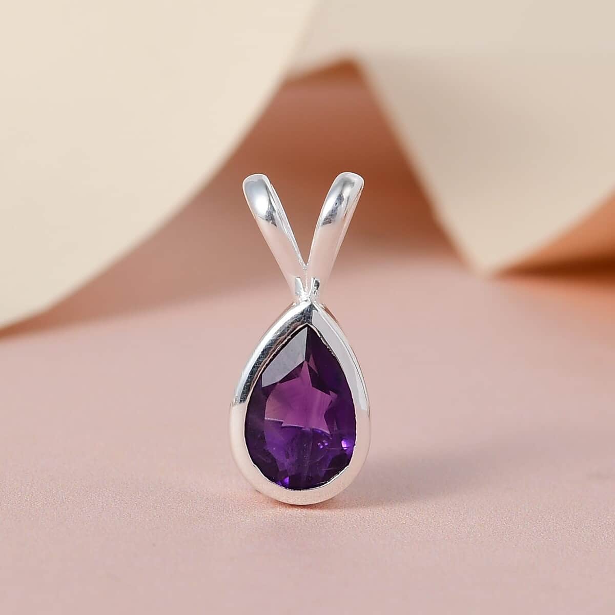 Amethyst Solitaire Pendant in Sterling Silver 0.75 ctw image number 1