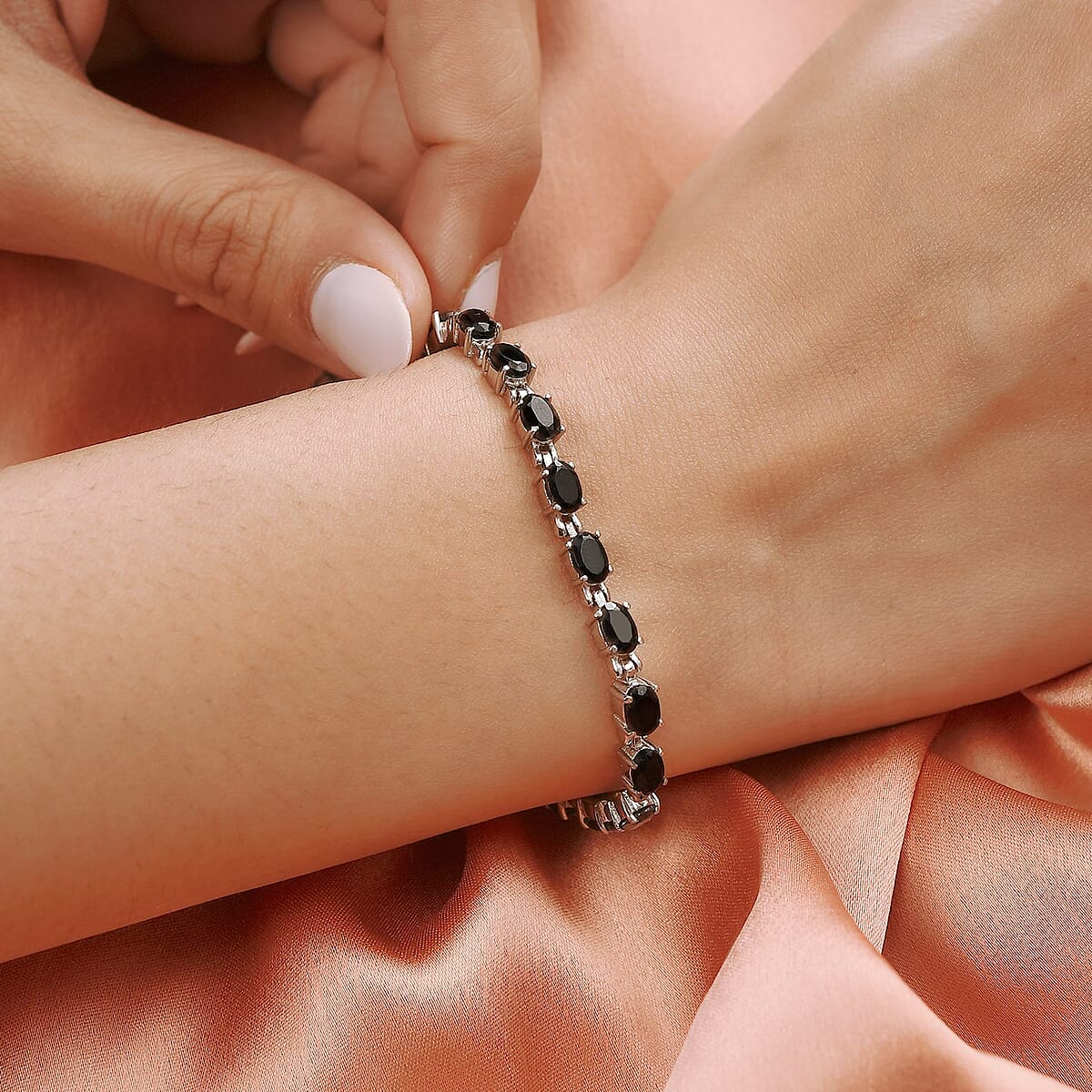 Thai Black Spinel Link Bracelet in Stainless Steel (7.25 In) 11.75 ctw image number 2