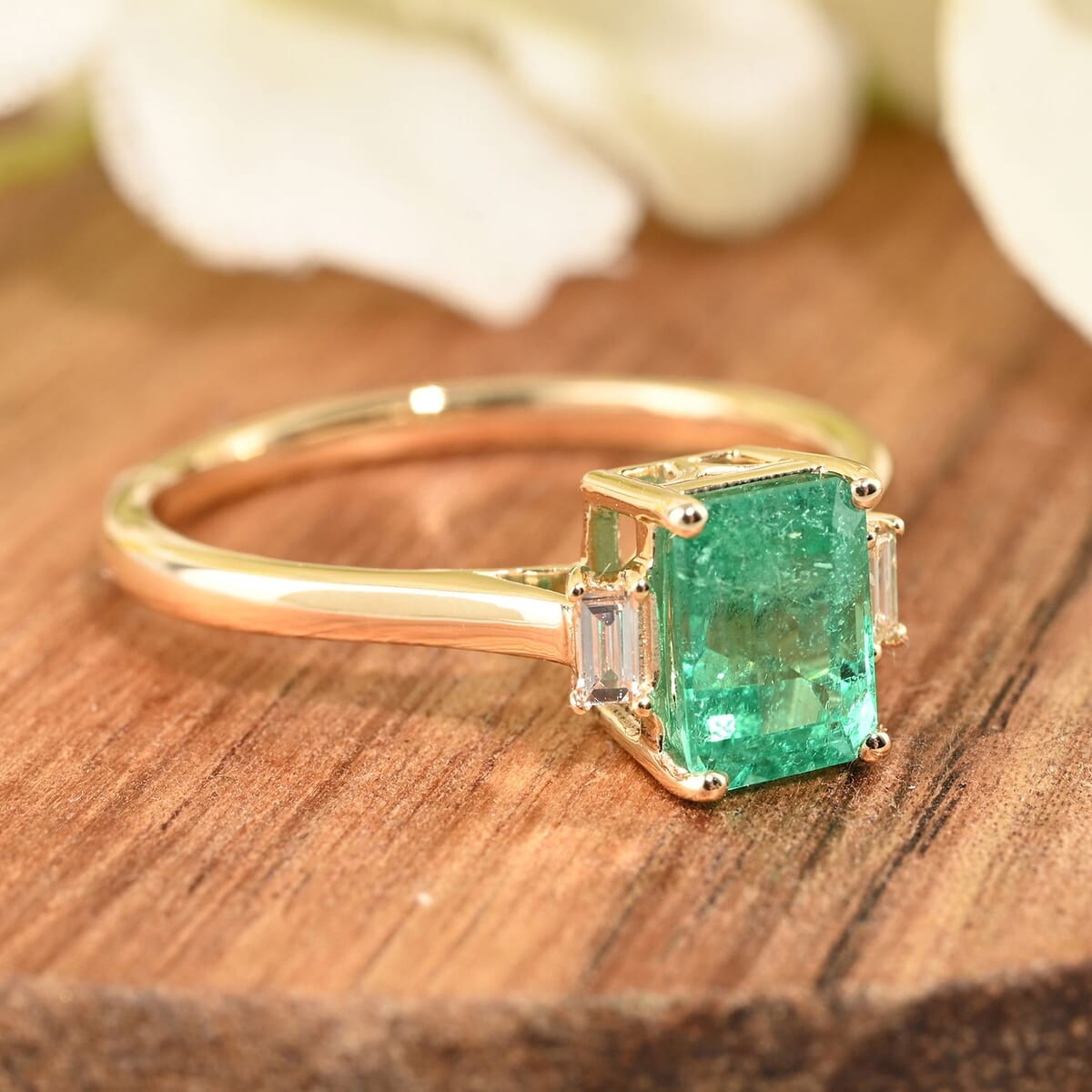Certified & Appraised Luxoro 14K Yellow Gold AAA Boyaca Colombian Emerald and G-H I2 Diamond Ring (Size 8.0) 1.20 ctw image number 1